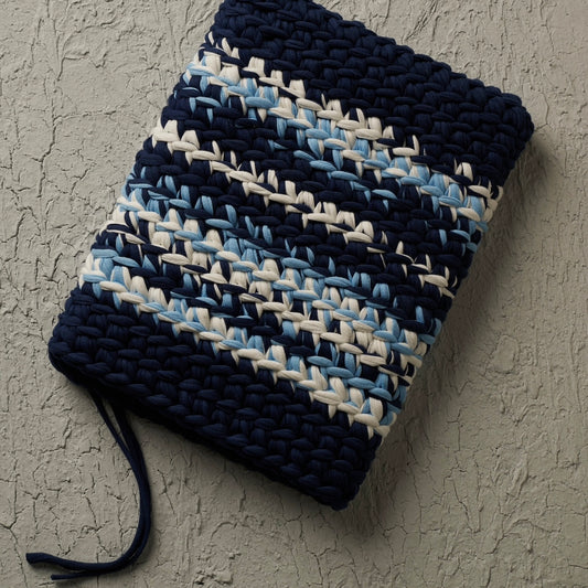 The laptop sleeve in bleu